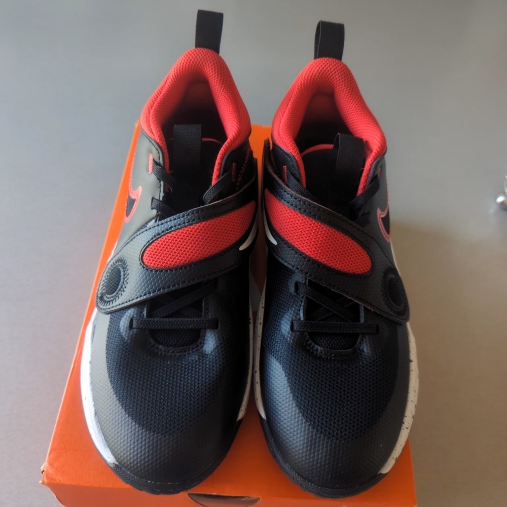 Youth Nike 5.5 NIB